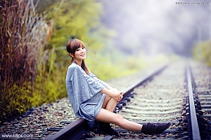 Photoshop调色调出甜美清新效果的美女照片