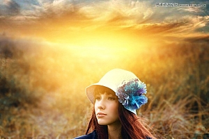 Photoshop调出金色夕阳美景效果的外景女孩