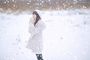 Photoshop图片美化:给冬季外景照片添加下雪效果教程