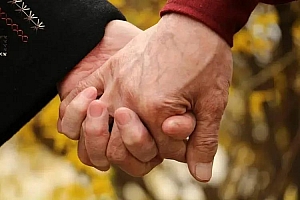 重重难关,共同面对,执子之手同路去猜一生肖(重重难关,共同面对,执子之手同路去与子偕老)