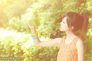 Photoshop调成青黄色树叶背景的女孩图片