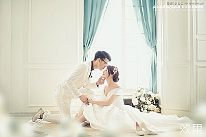 PS婚纱照片处理:调出淡蓝色艺术效果的室内婚纱照片