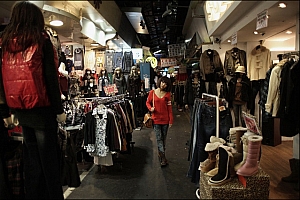 PS调色调出绚丽Lomo风格色彩的非主流图片教程