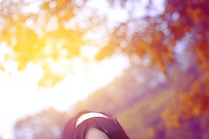 用Photoshop调出绚丽紫红色漂亮美女图片