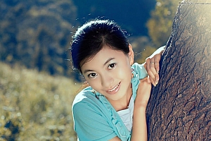 使用Photoshop调色调出通透肤色效果的外景漂亮MM人物照片