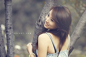 Photoshop打造古典褐色树林美女照片调色处理