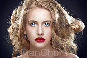Photoshop双曲线给金发美女头像磨皮润色