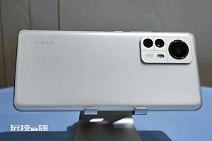 它是安卓阵营数一数二的小屏旗舰,集颜值与性能于一身
