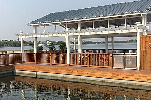 海润游艇码头:水上房屋–建在水面上的漂浮房屋