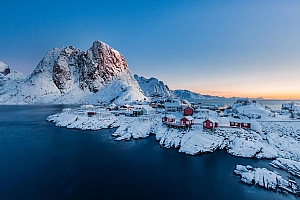 冬季海边城镇唯美风景壁纸