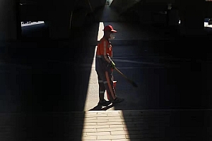 大石霞光龙一气,日行千里不辞苦打一个生肖(大石霞光龙一气,日行千里不辞苦的原文翻译)