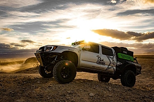 荒漠越野车图片壁纸