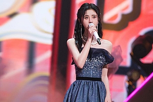 鞠婧祎图片抹胸纱裙壁纸