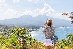 旅行中拍照的风景图片壁纸