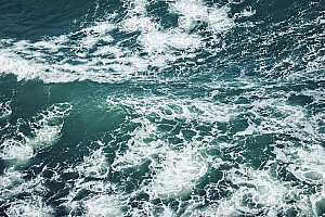 波涛涌动的海浪图片电脑桌面壁纸