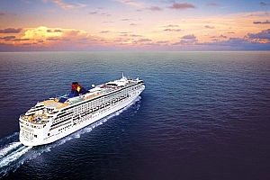 高清行驶的轮船图片电脑桌面壁纸