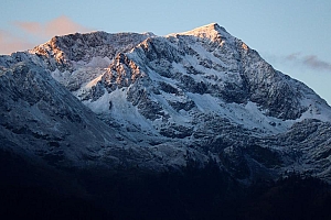 皑皑雪山美景高清桌面壁纸