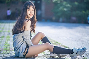 夏日长腿美少女电脑桌面壁纸