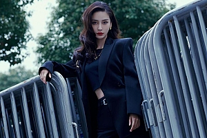 杨颖黑色西服套装着身化身高冷御姐展迷人小蛮腰户外写真