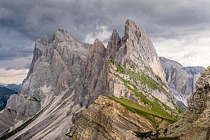 唯美壮观的山峰风景图片壁纸