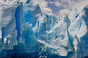 近在眼前壮美的冰川图片高清壁纸下载