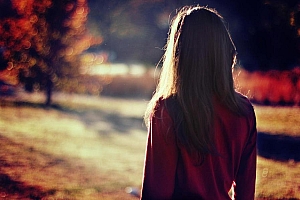 唯美美女背影高清桌面壁纸