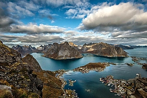 大山里的大自然美景高清图片壁纸