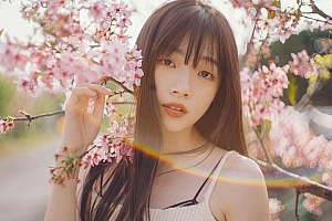 樱花树下的长发清纯美女壁纸图片