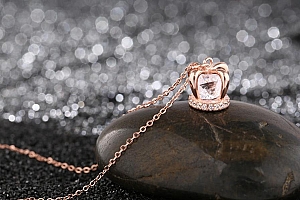 精致漂亮的的项链图片高清壁纸下载