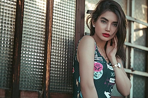 欧美丰满美女模特图片壁纸