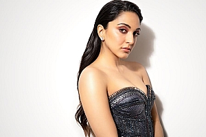 伽罗·阿德瓦尼背景图