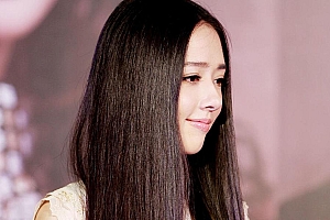 长发美女郭碧婷照片桌面壁纸