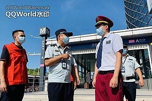 城管主外,地铁主内→你我都往前一步,光谷地铁出入口顺了