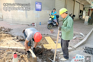 信州区三江片区道路无障碍改造,让城市有“爱”无“碍”