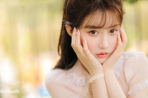 双手托腮可爱清纯美女壁纸