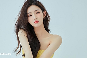 纯色背景漂亮长发美女张婕婕高清壁纸