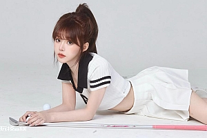 百褶裙好身材可爱美女壁纸