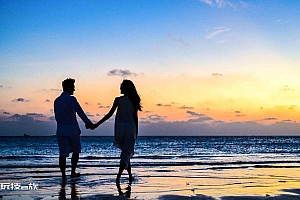 海边拉手图片情侣背影图片