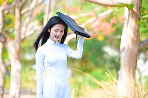 好看的白色旗袍美女壁纸图片