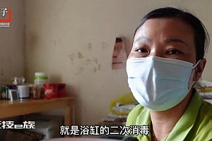 499元一次 助浴师为老人洗澡恢复尊严