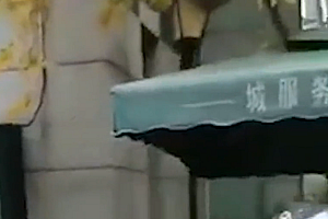 小区外来人员就地正法? 街道回应:物业自发行为 谁给的权利?