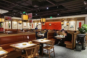 网友留差评8年后收到店家道款!孩子都会打酱油了