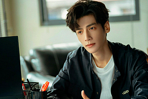 罗云熙用车被安装跟踪定位器 网友:是再次发现,这是犯罪!