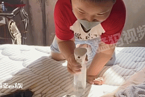 孩子把水晶球放床上烧穿三层床褥!妈妈:教育了一顿