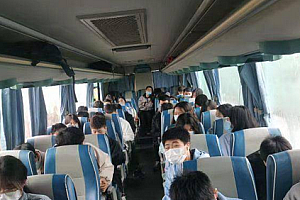 车主私自转运600名学生返乡被立案 收取900至1200元