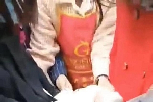 四川一产妇医院门口产女 被误传没核酸证明不让进