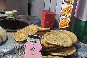 10岁女孩买馕饼饼误付3万元:黄金大饼!