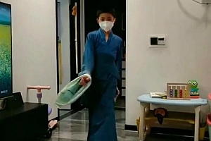 12岁男孩跳只此青绿遭质疑妈妈发声:生活中不娘
