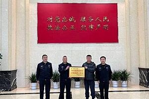 8000元1件羽绒服直播间仅卖800元 大牌服装被仿冒