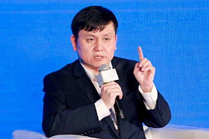 张文宏:春节对易感染人群是个坎儿 返乡人员减少聚集